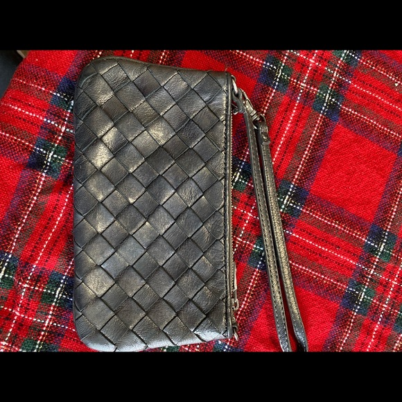 Michael Kors X body~Black Lthr, Studs, Clean. Includes Wristlet~Back to school - Picture 12 of 12